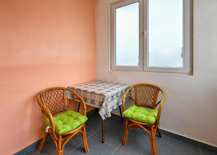 Front In Pag With Wifi شقة *