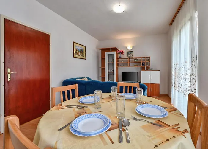 Front In Pag With Wifi Apartment