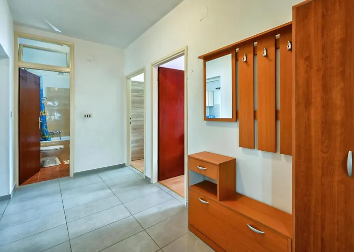 Front In Pag With Wifi Apartment