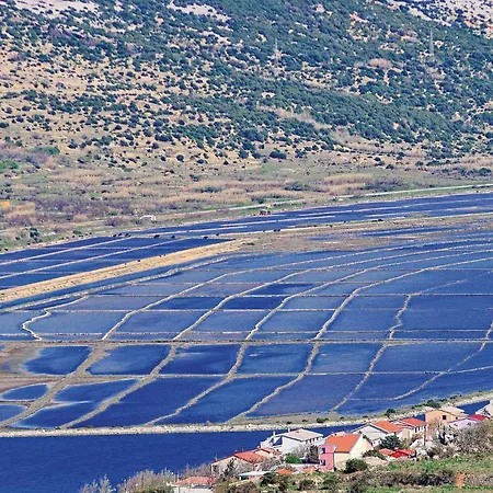 Front In Pag With Wifi * Pag Town