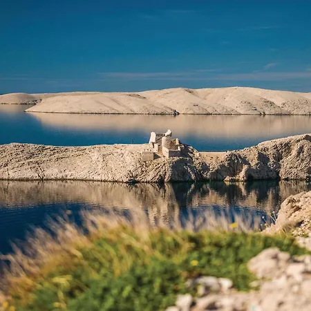 Front In Pag With Wifi Pag Town