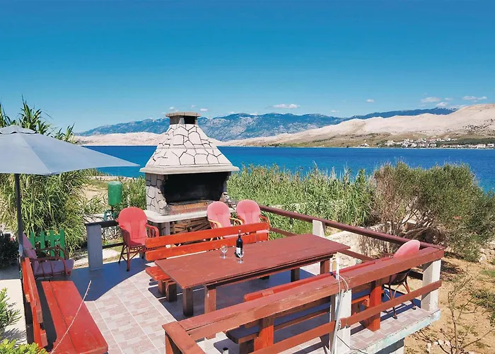Front In Pag With Wifi * Pag Town
